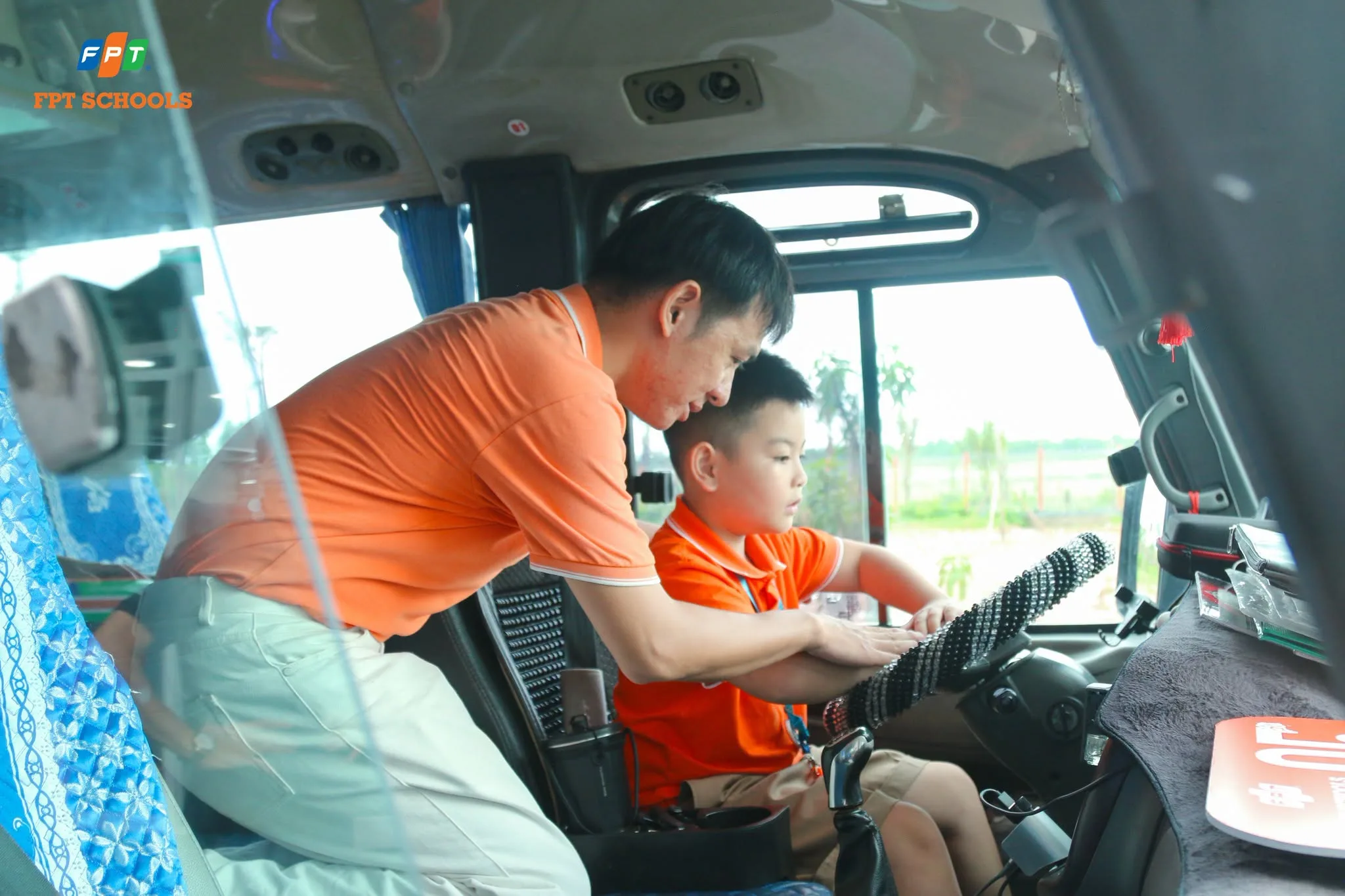 Xe tuyến FPT School Vinh - Hành trình an toàn, phụ huynh an tâm | FPT Schools