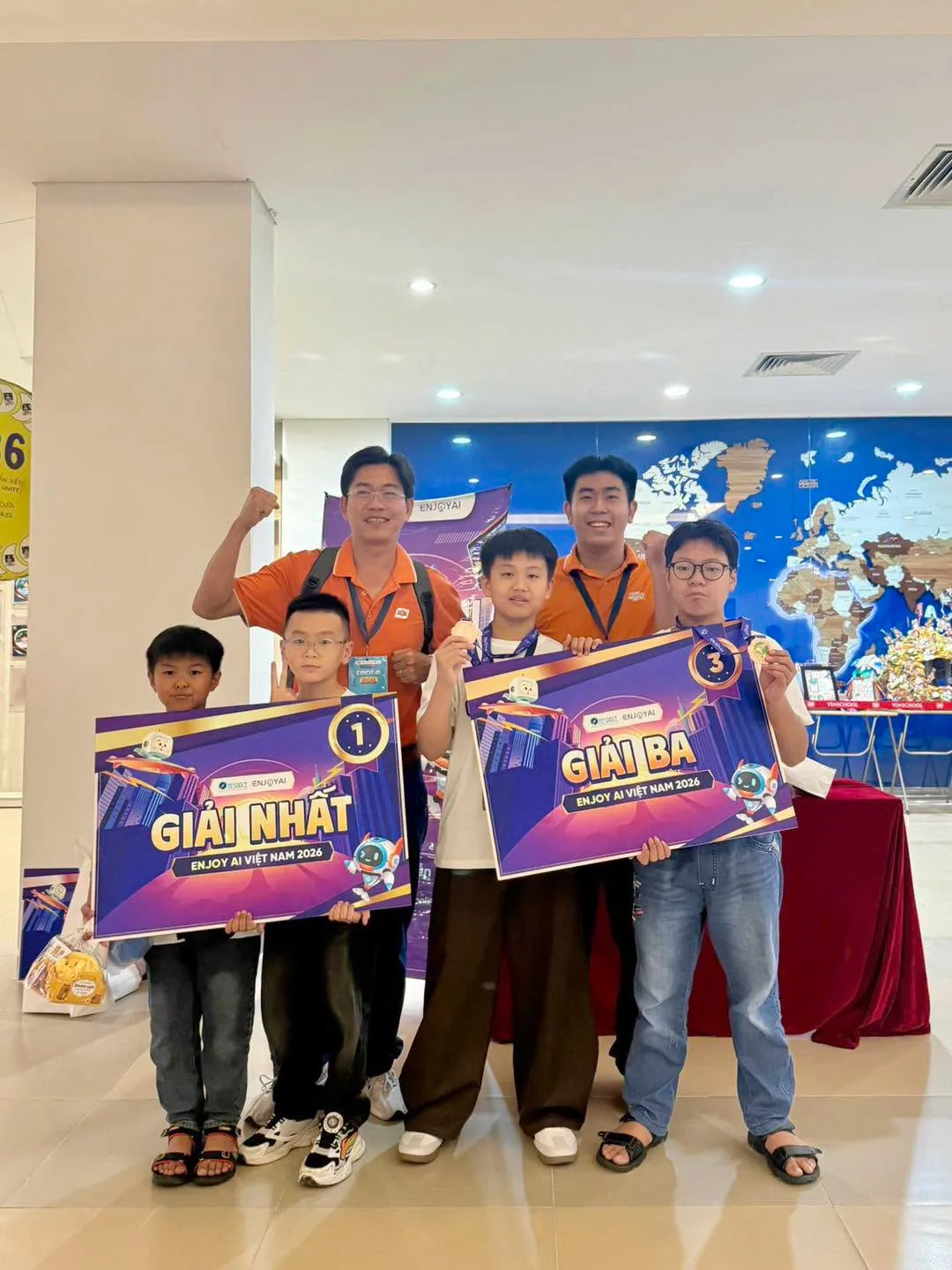 FPT SCHOOL HẬU GIANG ĐẠT GIẢI NHẤT VÀ GIẢI BA TẠI ENJOY AI 2026, HƯỚNG ĐẾN CHUNG KẾT QUỐC TẾ - FPT Education 2 đội thi SmartTH và SmartBot Fschool Hậu Giang cùng bảng thành tích tại Vòng Quốc gia ENJOY AI 2026.