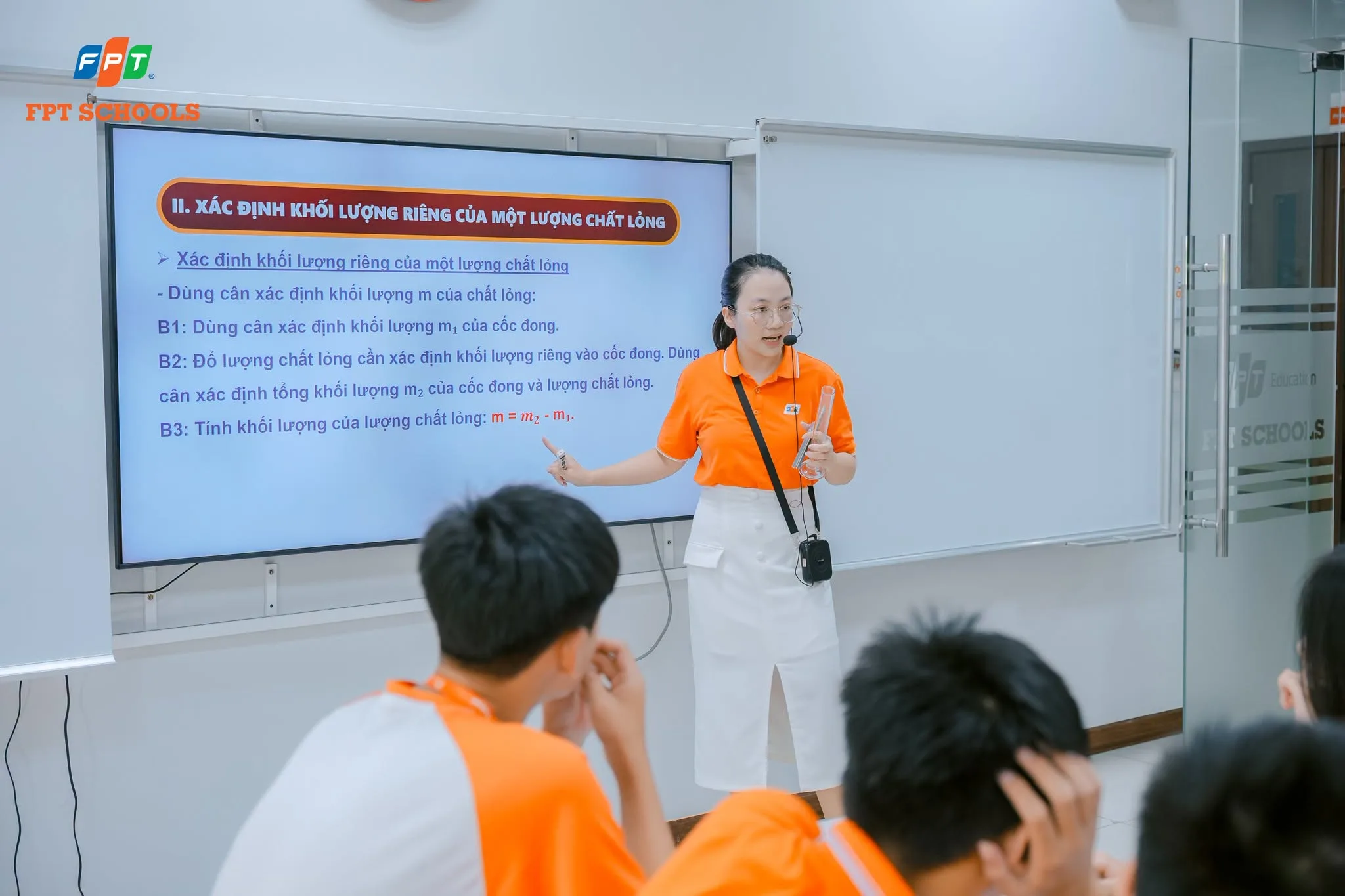 Học sinh FPT School Thanh Hóa bắt đầu bài học từ những câu hỏi thực tế