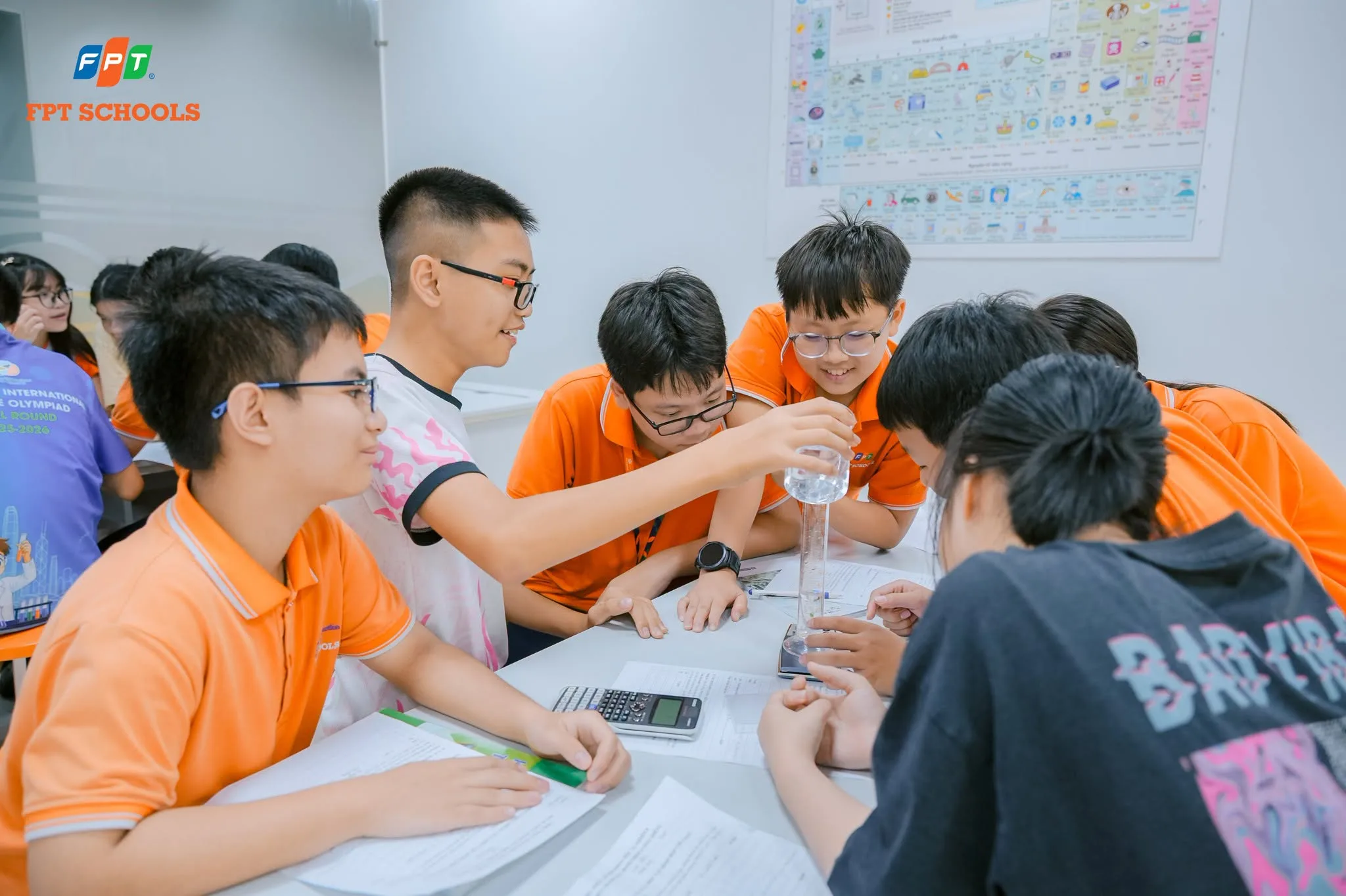 Học sinh tự tay cân, đo và tính khối lượng riêng