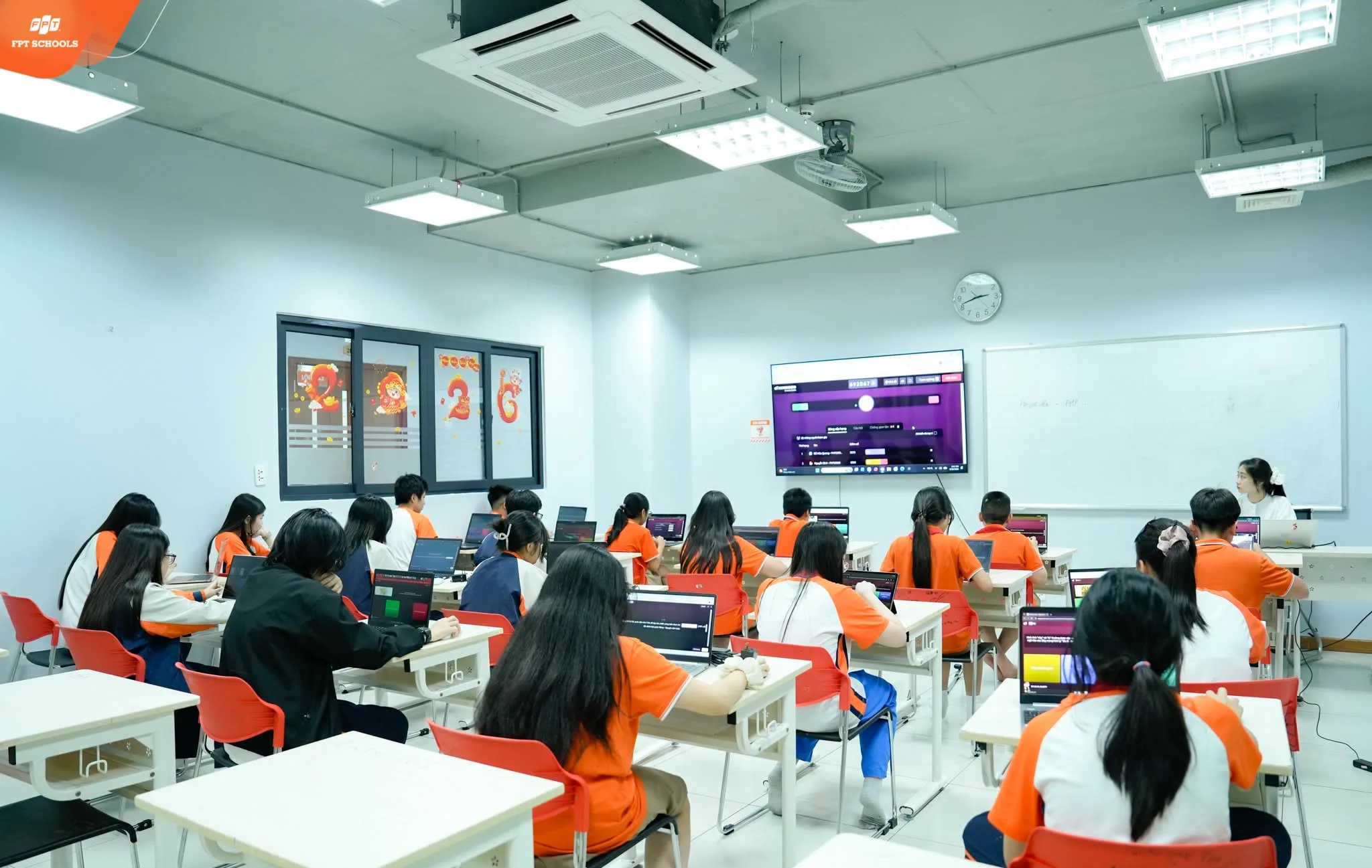 Học sinh tham gia vòng thi Đấu trường tri thức FPT School Hải Phòng
