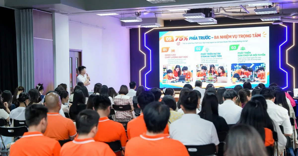 Họp Hội đồng sư phạm tháng 10 tại FPT School Hà Nam: 25% chặng đường - điểm danh thành quả, gọi tên việc cần làm! | FPT Schools