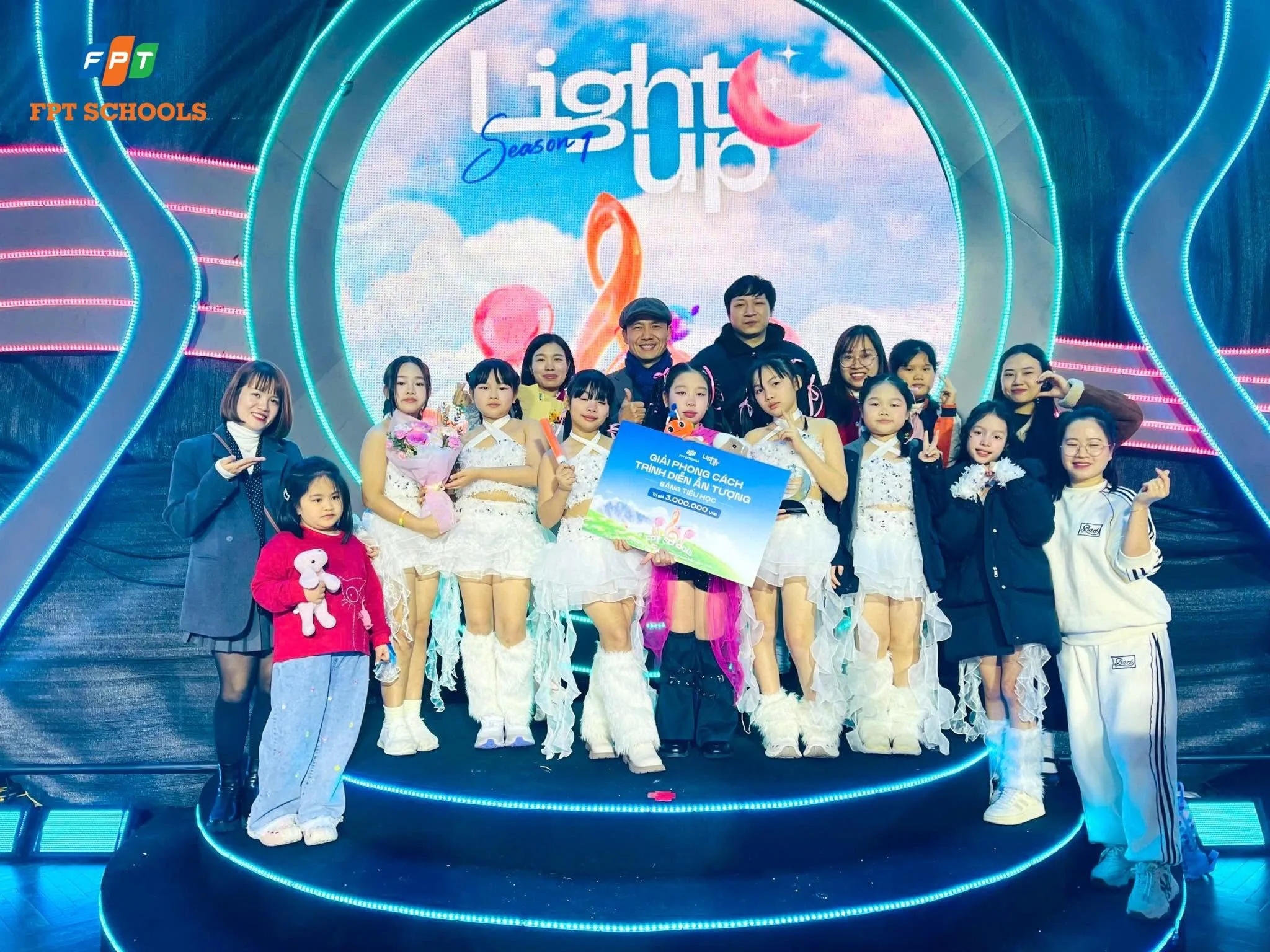 Học sinh Nguyễn Thảo My xuất sắc giành giải Phong cách trình diễn ấn tượng tại Chung kết Light Up Season 1 | FPT Schools