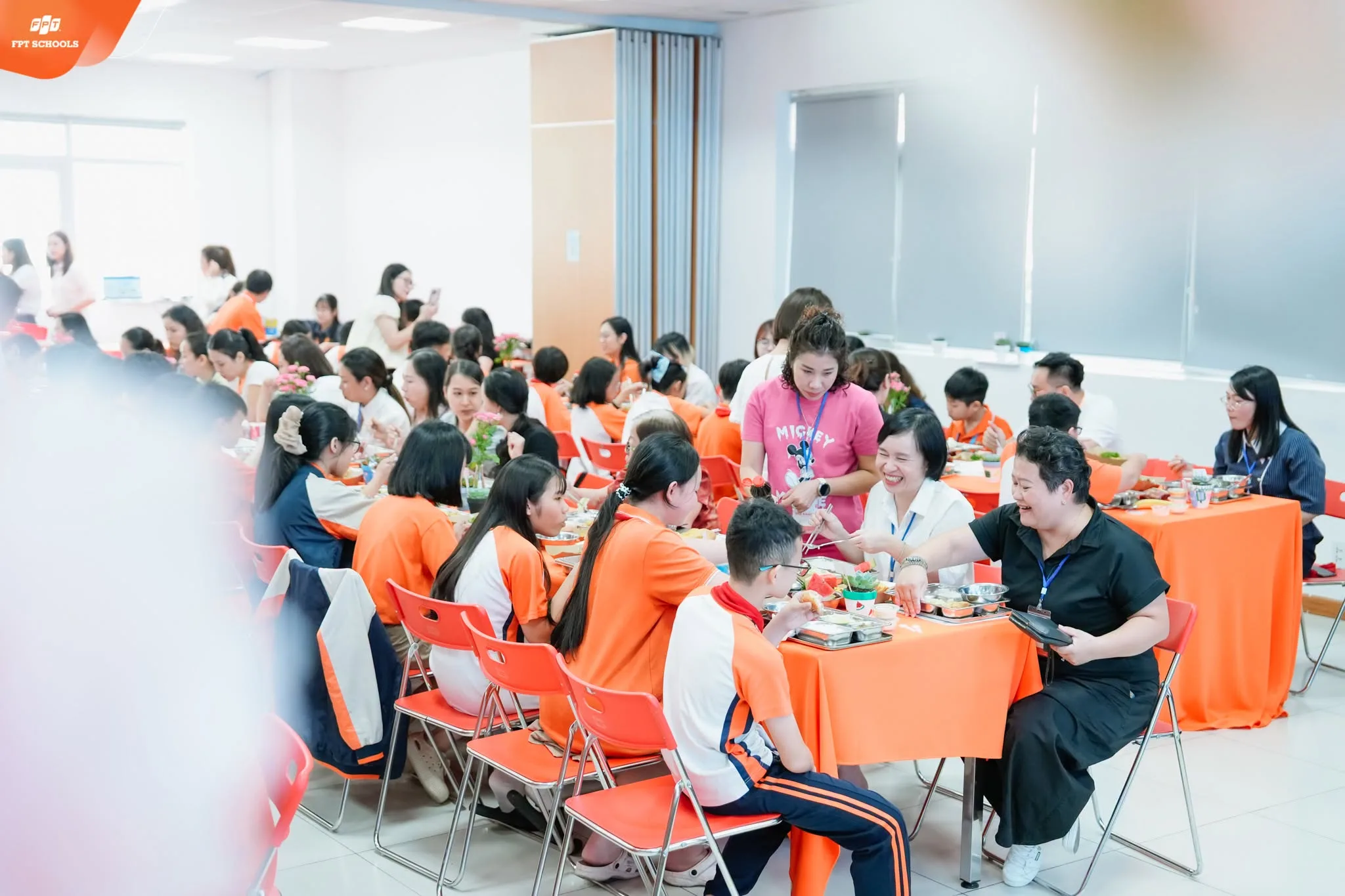 Love Meal tháng 10 tại FPT School Hải Phòng với phụ huynh và học sinh