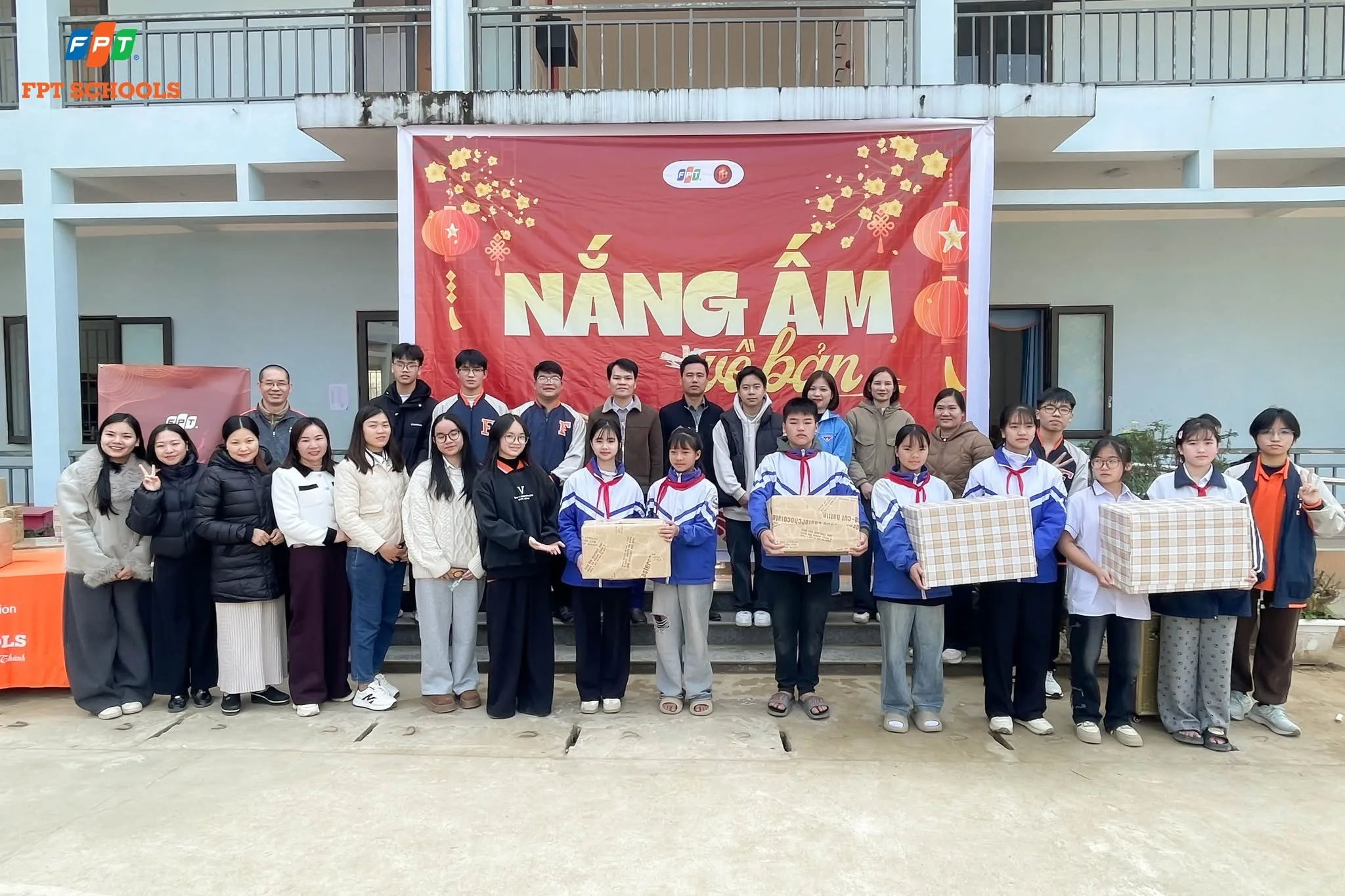 Nắng ấm về bản – Hành trình lan tỏa tri thức và niềm đam mê công nghệ cùng LIT STEM CLUB | FPT Schools