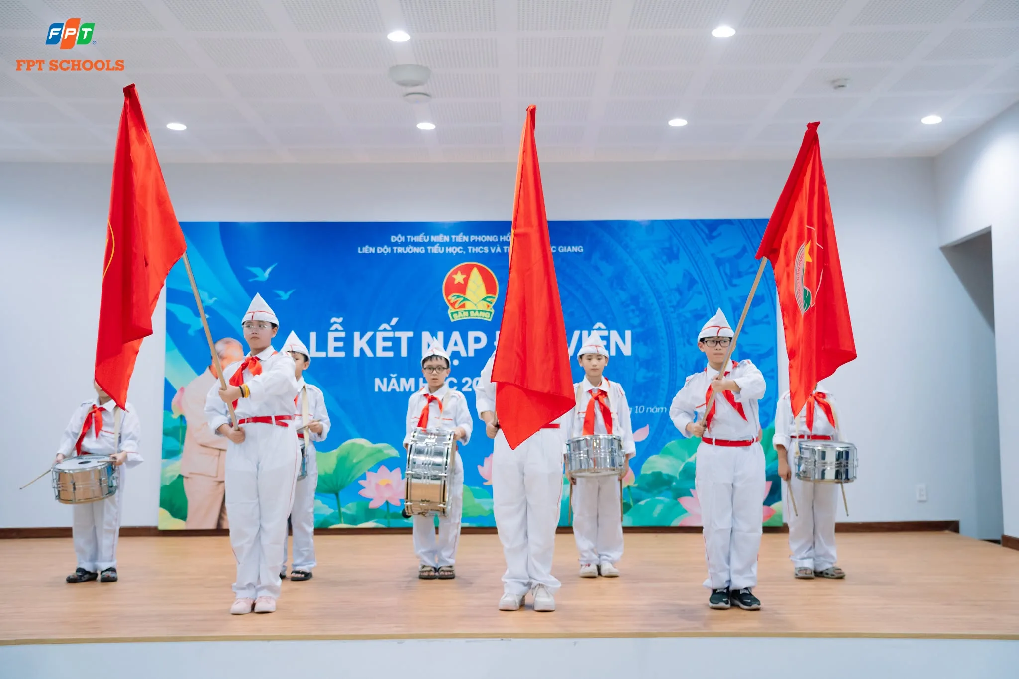 LỄ KẾT NẠP ĐỘI VIÊN | TỰ HÀO MANG TRÊN VAI MÀU KHĂN QUÀNG ĐỎ - FPT Education LỄ KẾT NẠP ĐỘI VIÊN | TỰ HÀO MANG TRÊN VAI MÀU KHĂN QUÀNG ĐỎ | FPT Schools