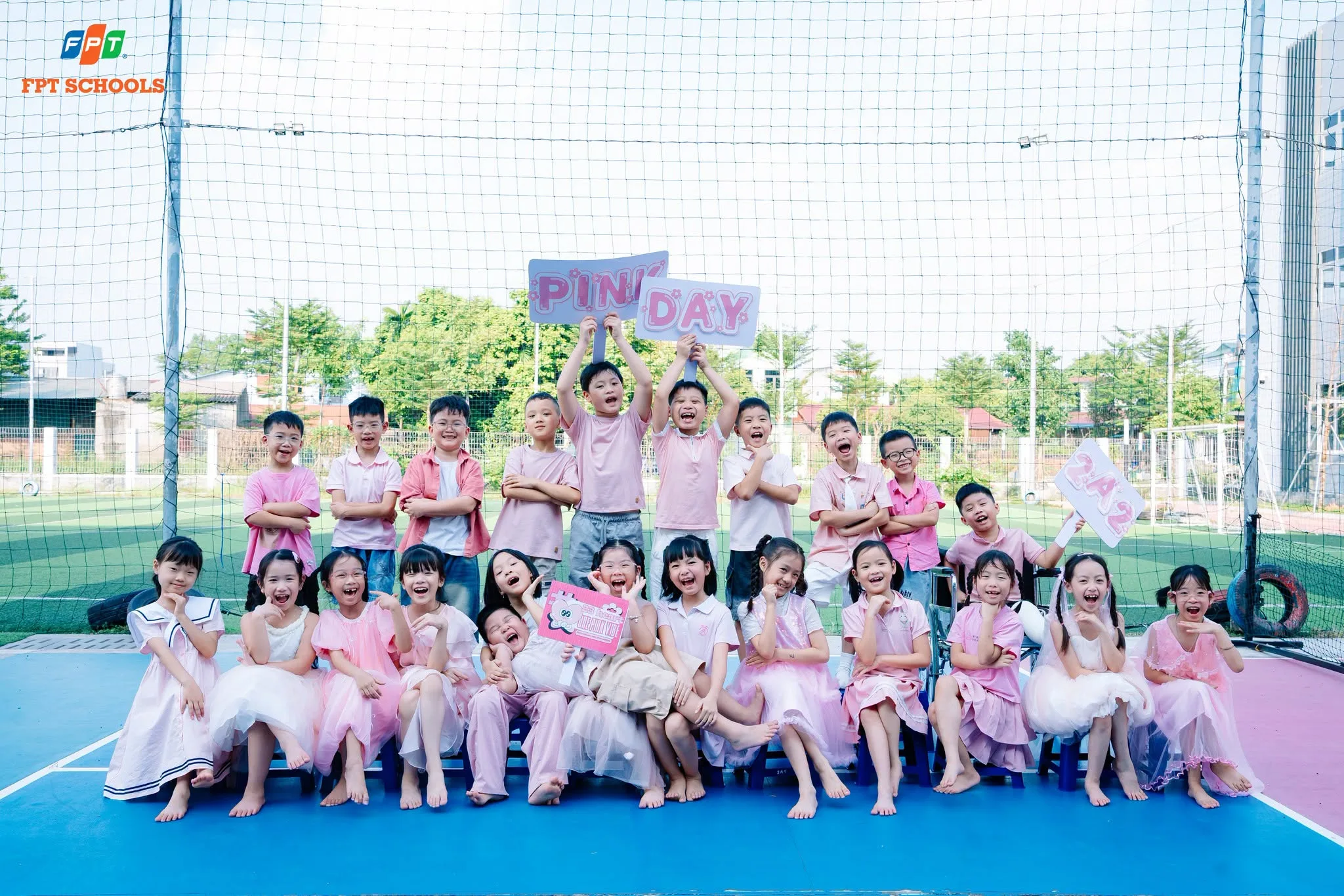 PINK DAY | FSCHOOLERS RỰC RỠ SẮC HỒNG, LAN TỎA YÊU THƯƠNG - FPT Education PINK DAY | FSCHOOLERS RỰC RỠ SẮC HỒNG, LAN TỎA YÊU THƯƠNG | FPT Schools