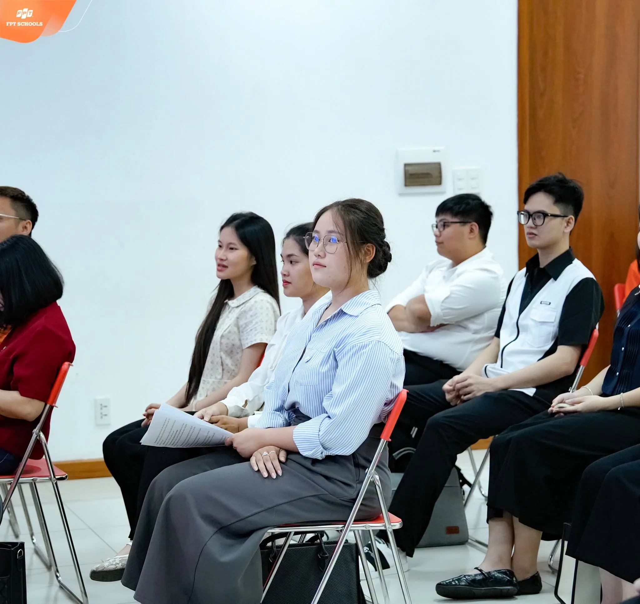 Sinh viên thực tập tìm hiểu hoạt động dạy và học tại FPT School Hải Phòng