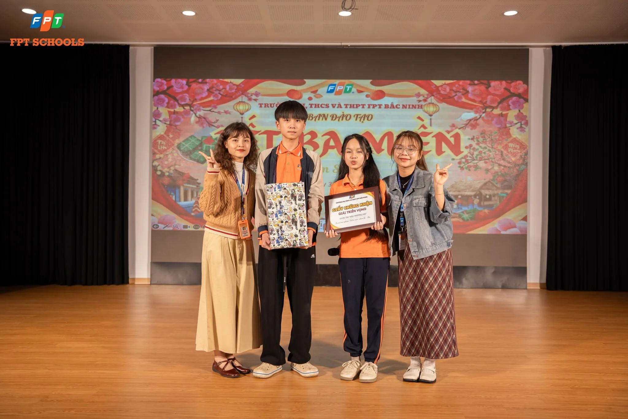 Tết ba miền FPT School Bắc Ninh – Hành trình khám phá văn hóa Tết Việt qua lăng kính Địa lí và Lịch sử tại FPT School Bắc Ninh - FPT Education Tết ba miền FPT School Bắc Ninh – Hành trình khám phá văn hóa Tết Việt qua lăng kính Địa lí và Lịch sử tại FPT School Bắc Ninh | FPT Schools
