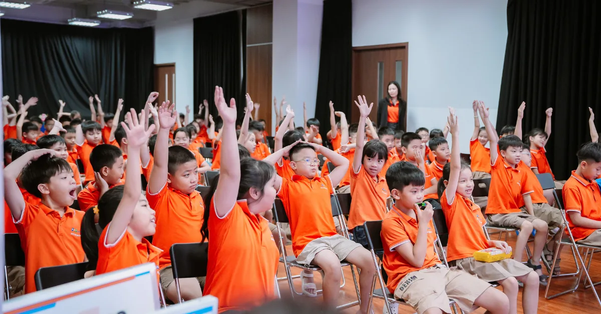 Sinh hoạt đầu tuần khối Tiểu học: Tháng 10 yêu thương tại FPT School Hà Nam | FPT Schools