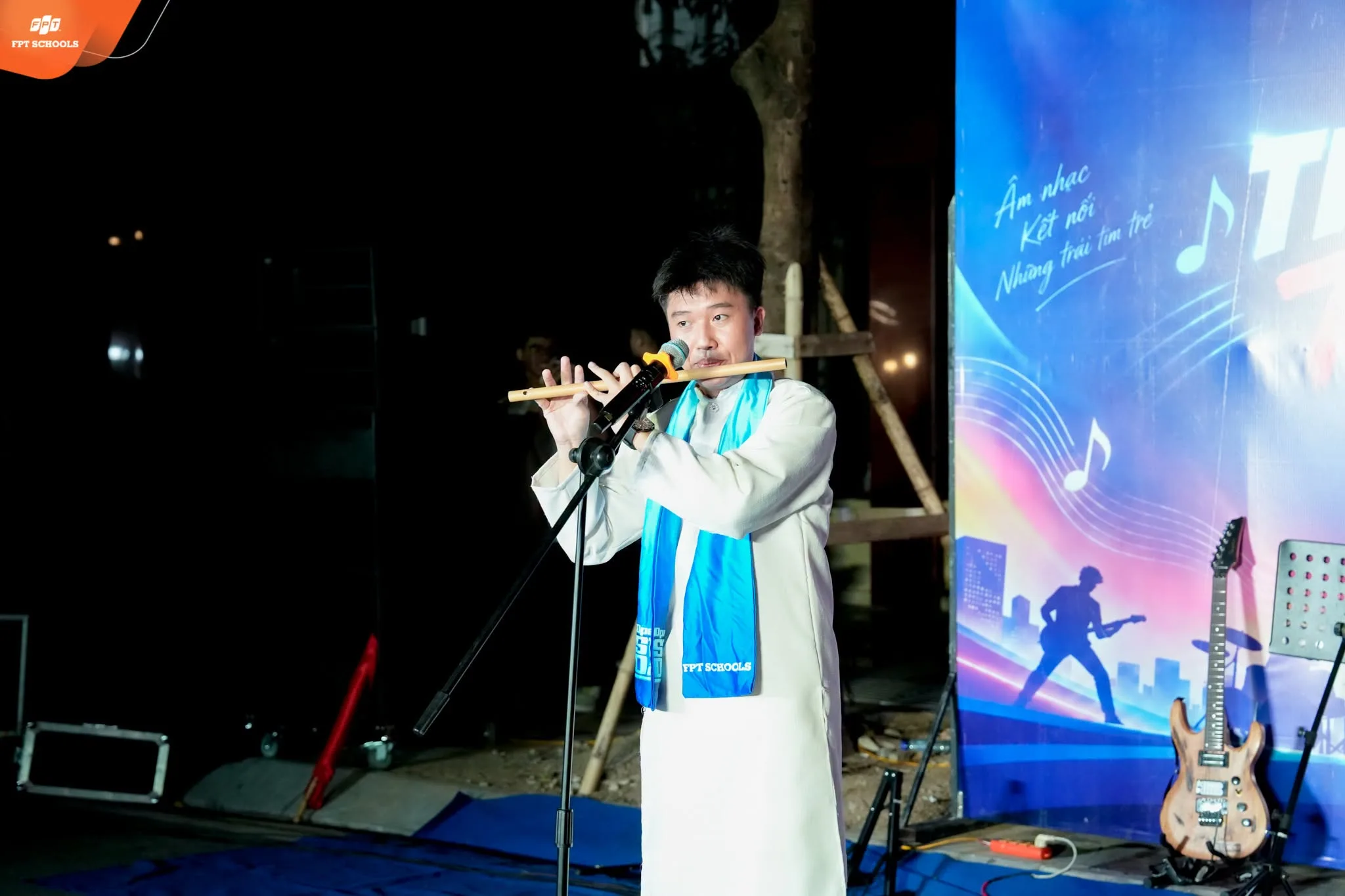Học sinh Lương Cao Khoa biểu diễn sáo trúc Thanh âm Việt Nam
