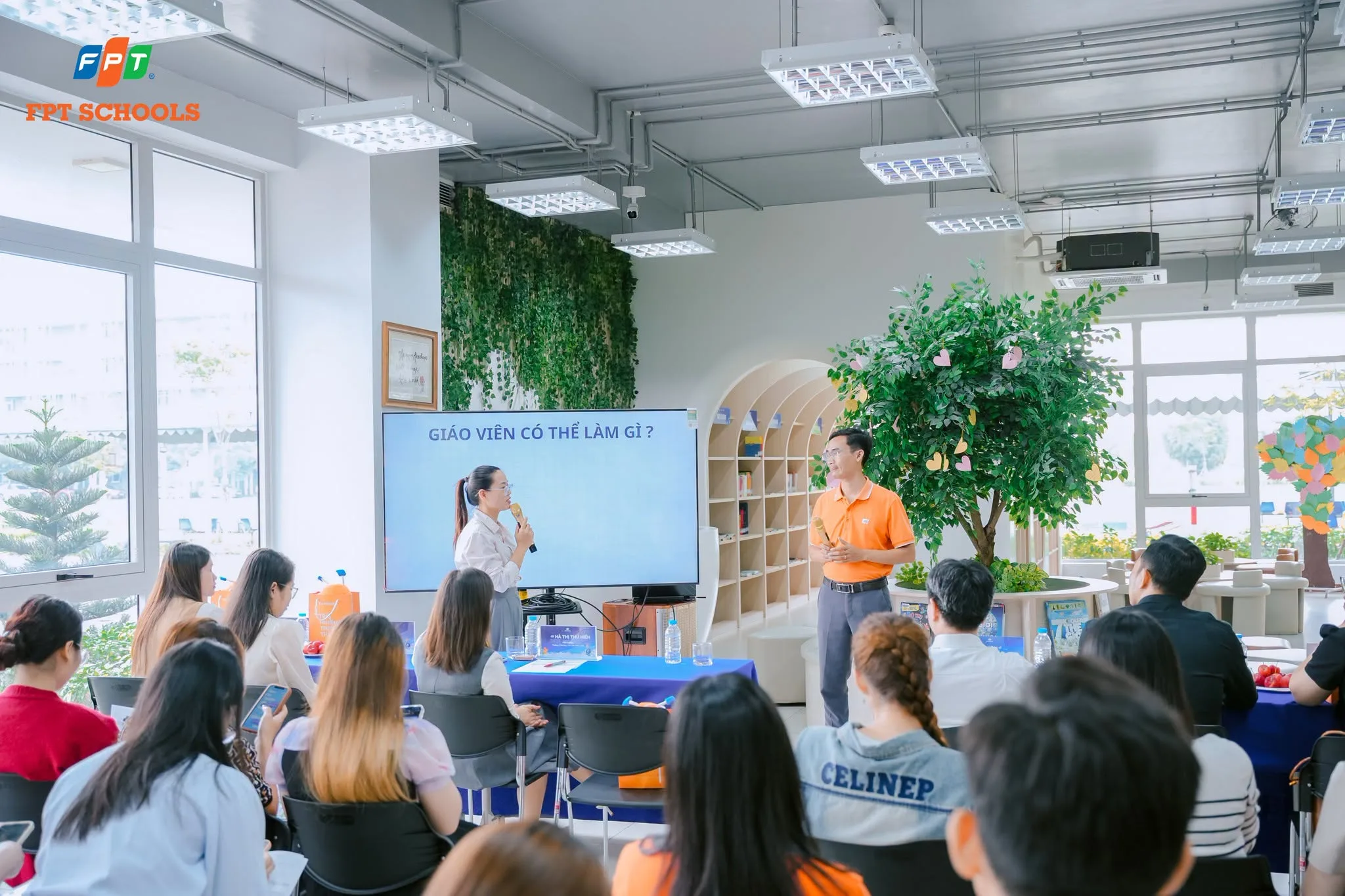 Thầy cô Nhà F lắng nghe để thấu hiểu – Đồng hành cùng sức khỏe tinh thần học đường FSchoolers - FPT Education Thầy cô nhà F nâng cao nhận thức về sức khỏe tinh thần học đường