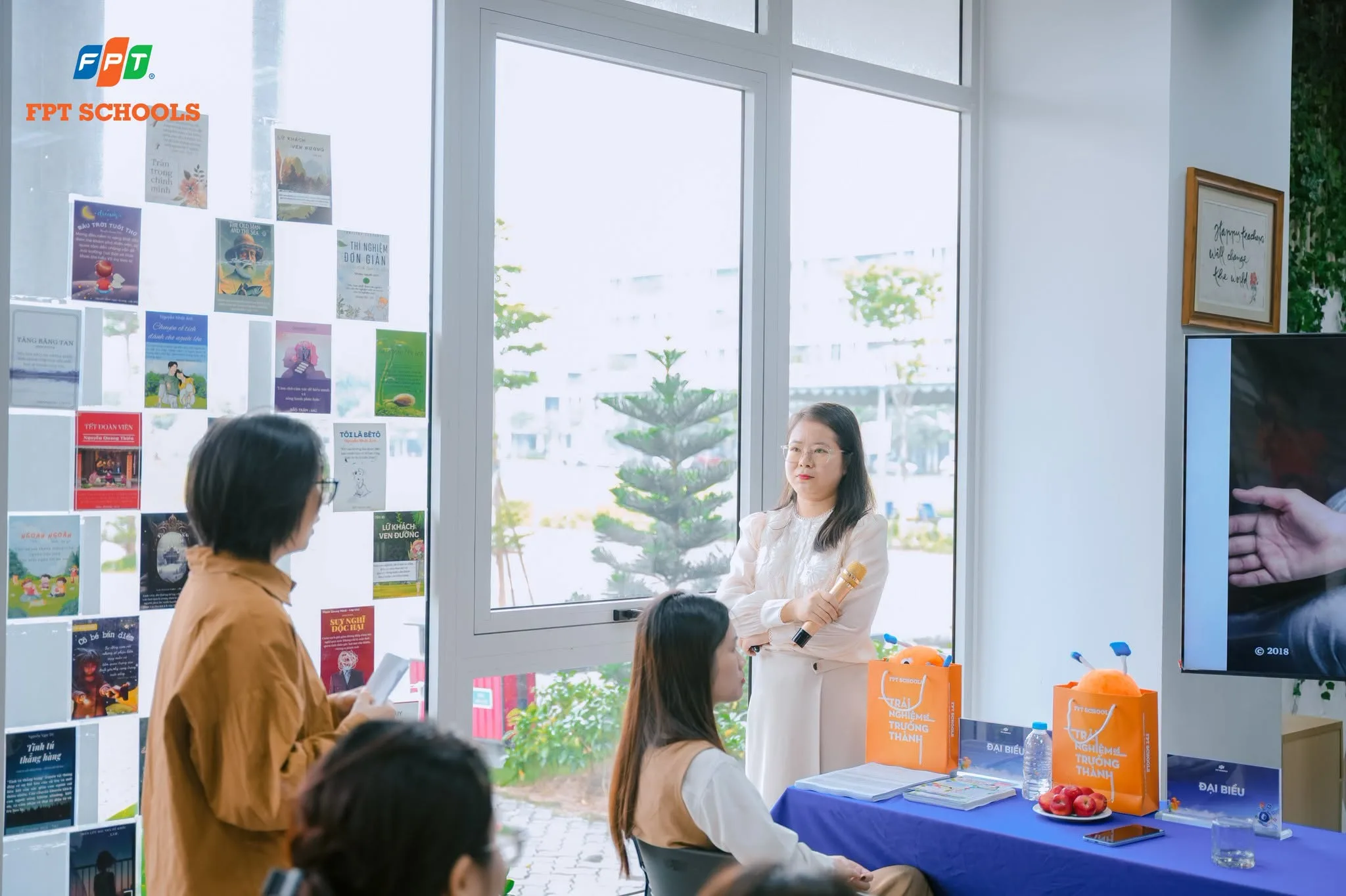 Thầy cô Nhà F lắng nghe để thấu hiểu – Đồng hành cùng sức khỏe tinh thần học đường FSchoolers - FPT Education Thầy cô nhà F luôn hướng tới mục tiêu để mỗi FSchooler được lắng nghe và thấu hiểu