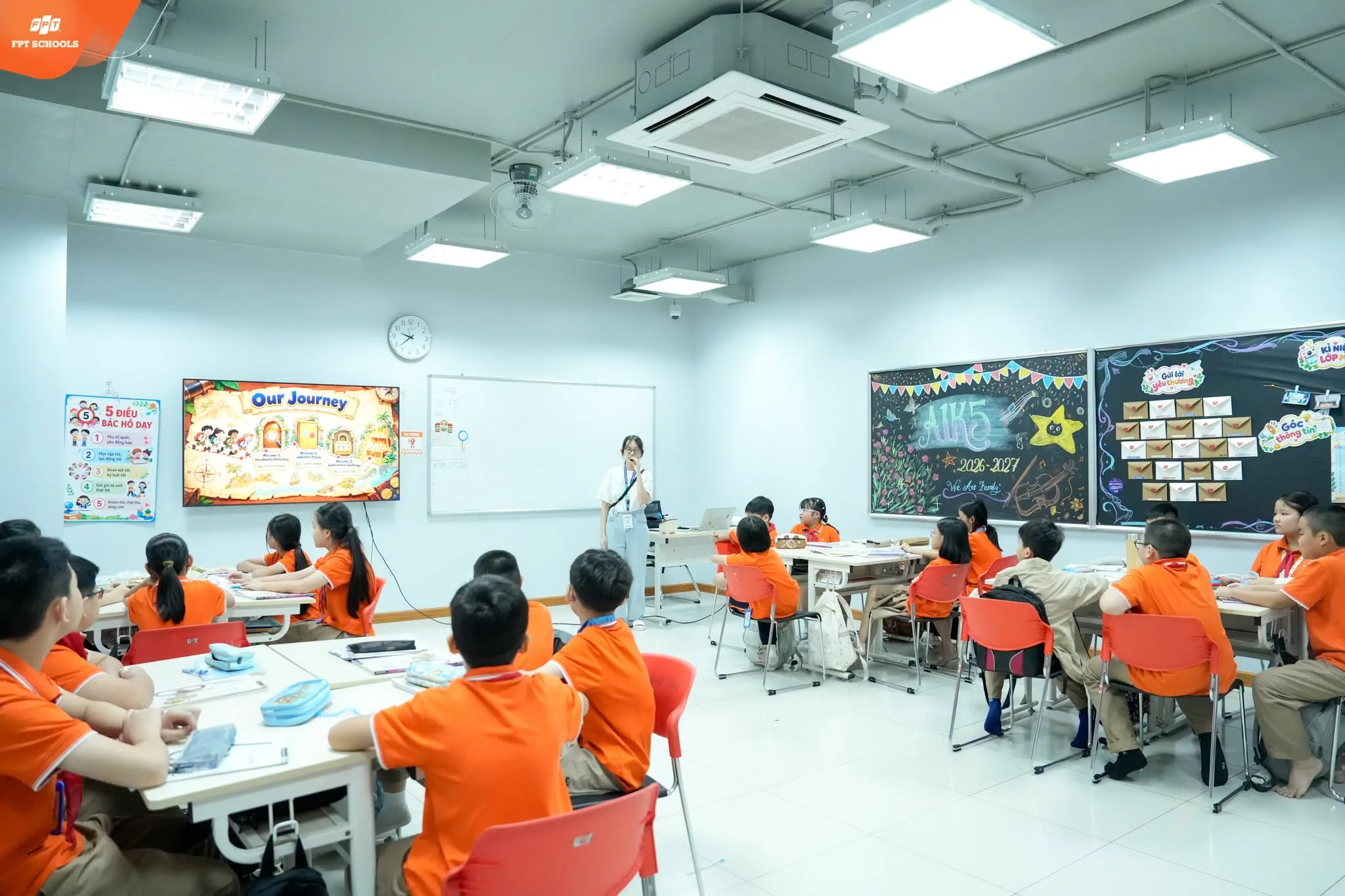 Học sinh lớp 6A1 tham gia giờ học Toán bằng tiếng Anh tại FPT School Hải Phòng